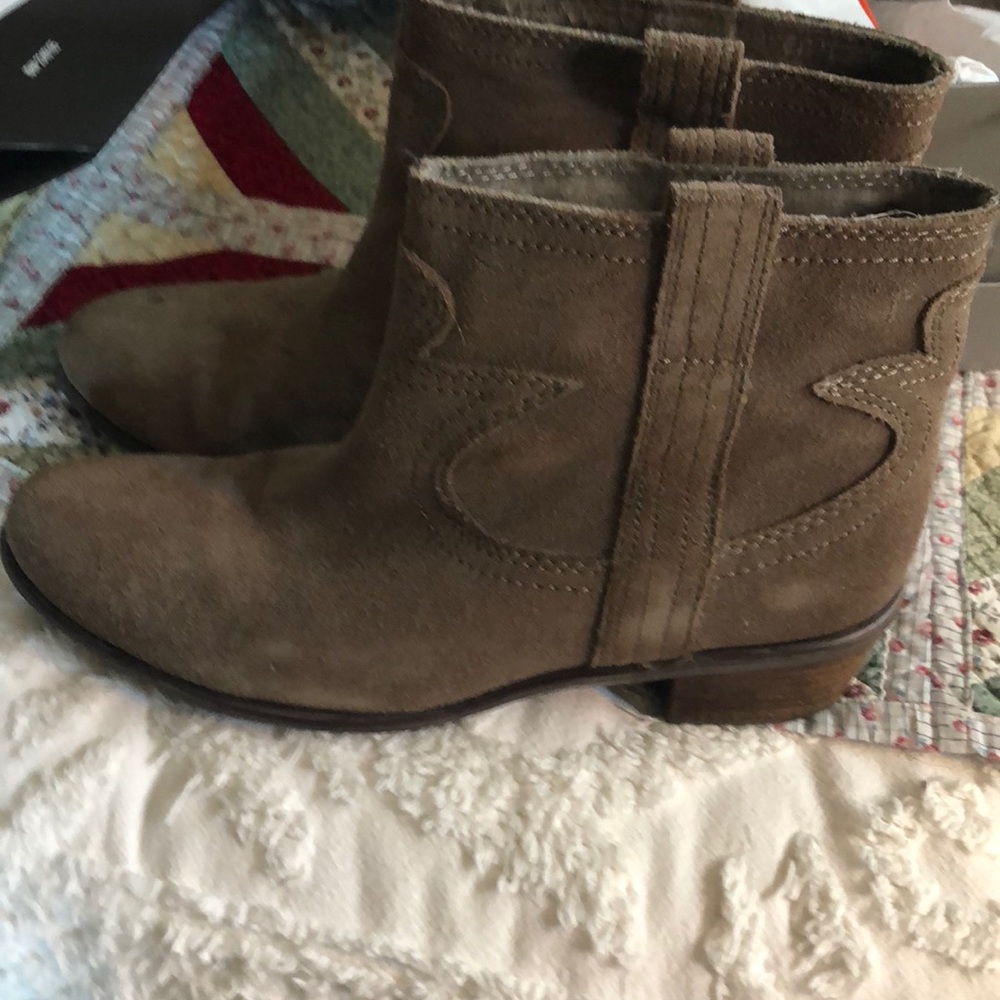 Lucky brand tan suede ankle boots